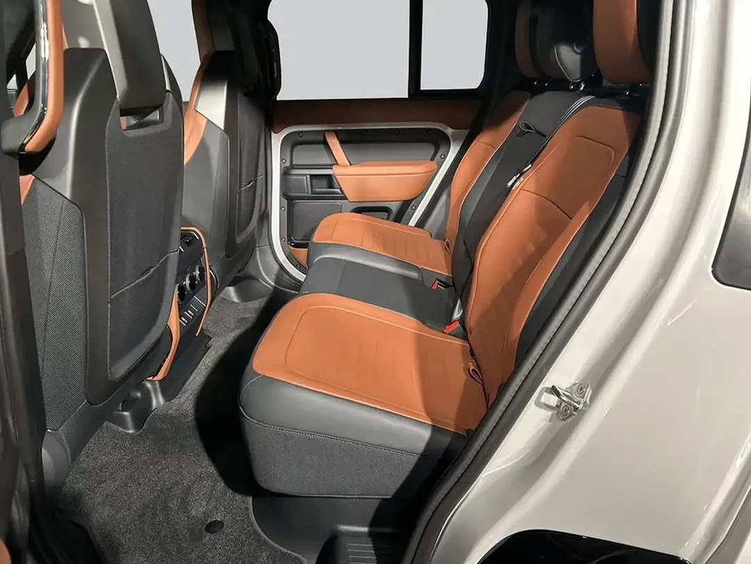 Land Rover Defender - Thumbnail 5