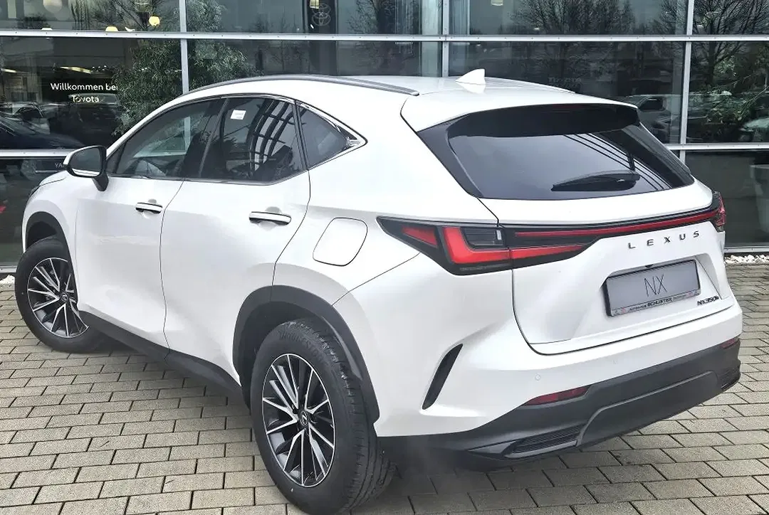 Lexus NX 350h - Thumbnail 3