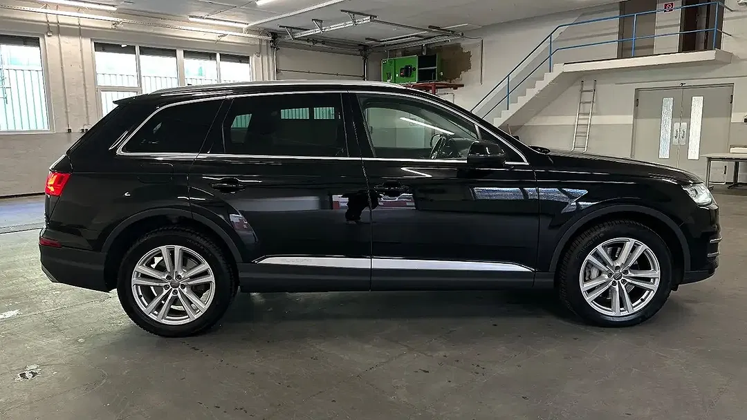 Audi Q7 - Thumbnail 3