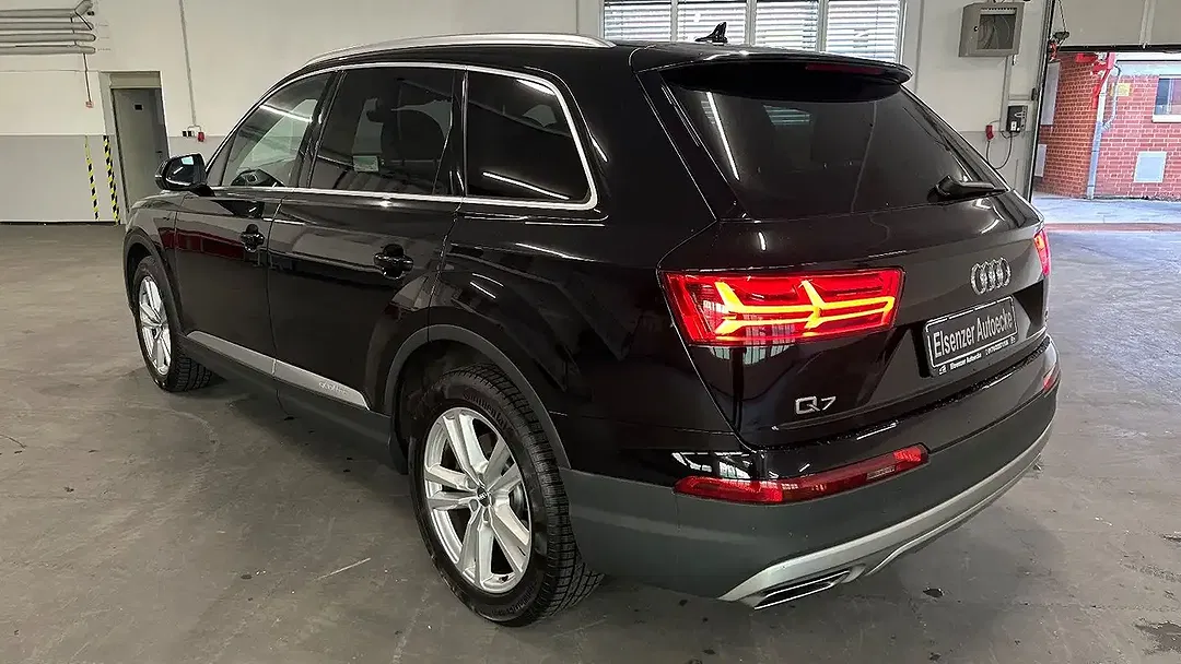 Audi Q7 - Thumbnail 6
