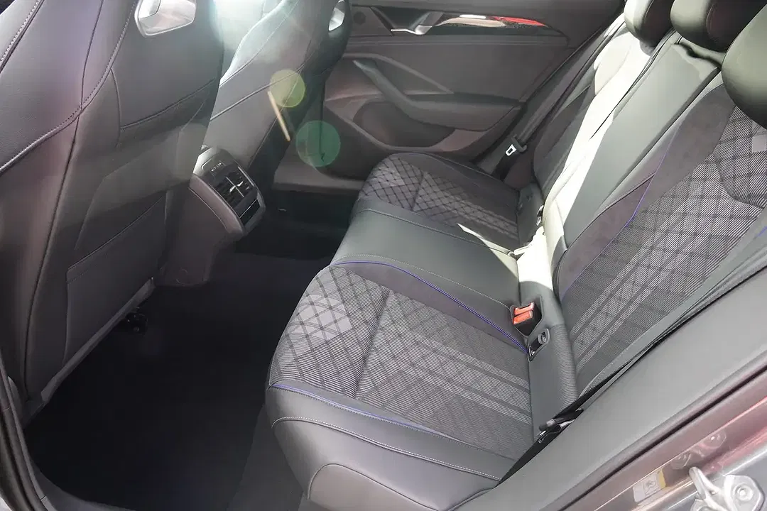 Volkswagen Passat Variant - Thumbnail 10