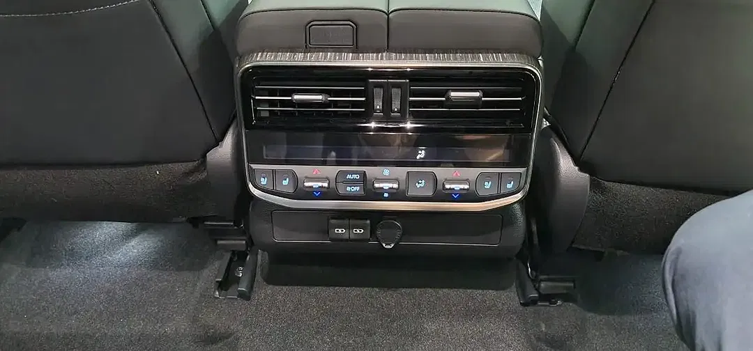 Toyota Land Cruiser - Thumbnail 13
