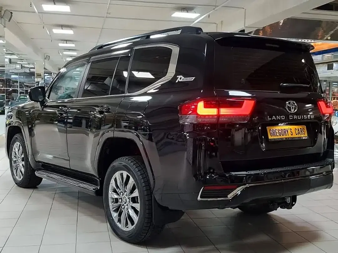 Toyota Land Cruiser - Thumbnail 5