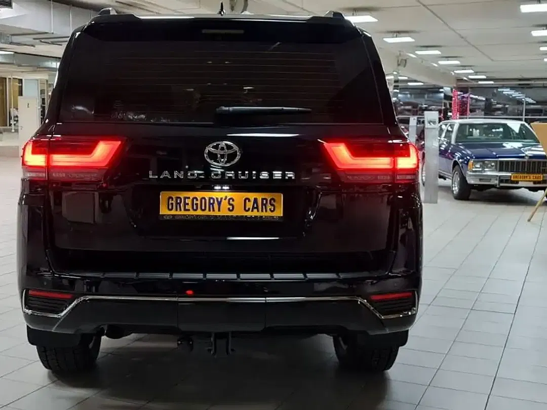 Toyota Land Cruiser - Thumbnail 6