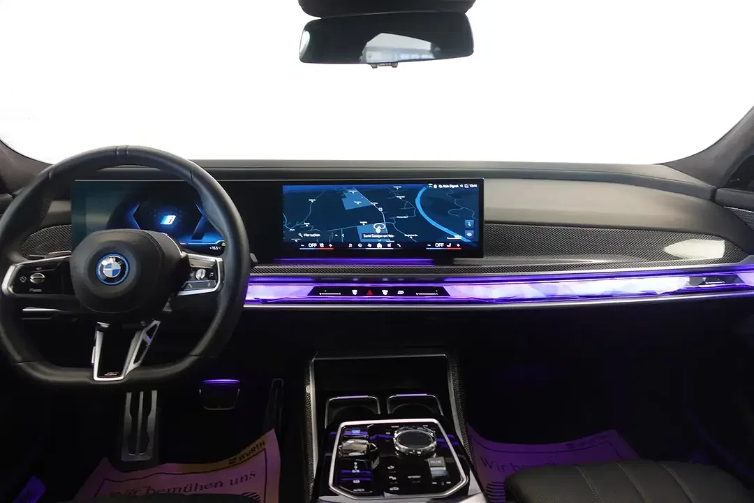 BMW i7 - Thumbnail 13