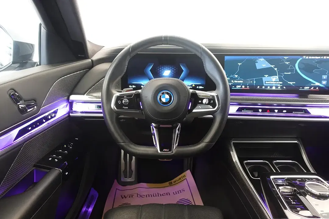 BMW i7 - Thumbnail 14
