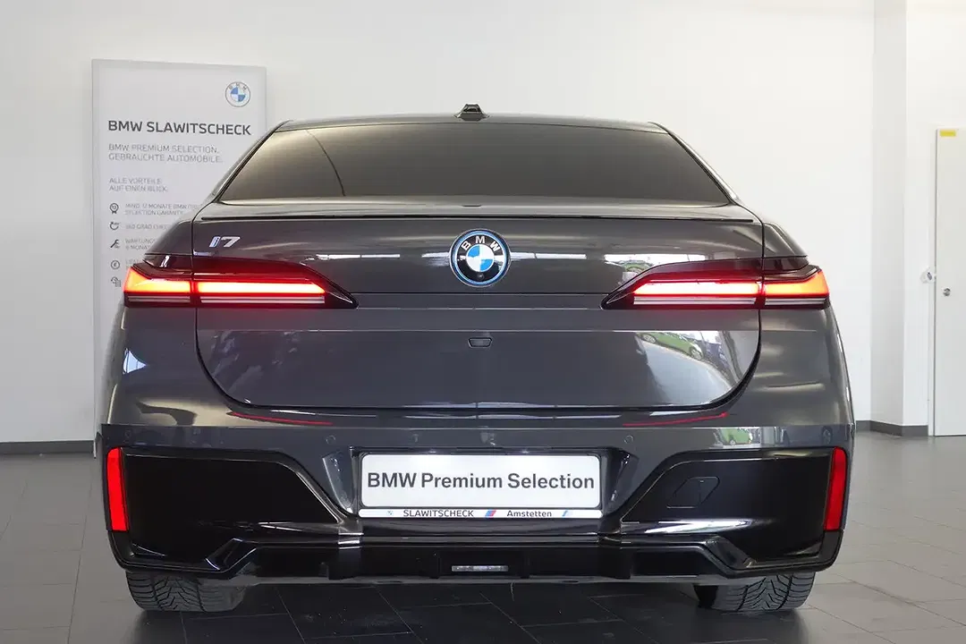 BMW i7 - Thumbnail 4