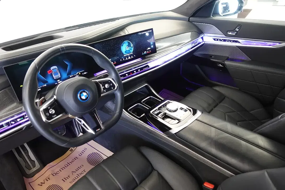 BMW i7 - Thumbnail 7