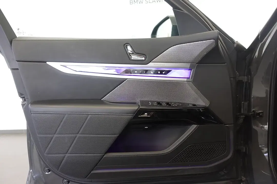 BMW i7 - Thumbnail 9