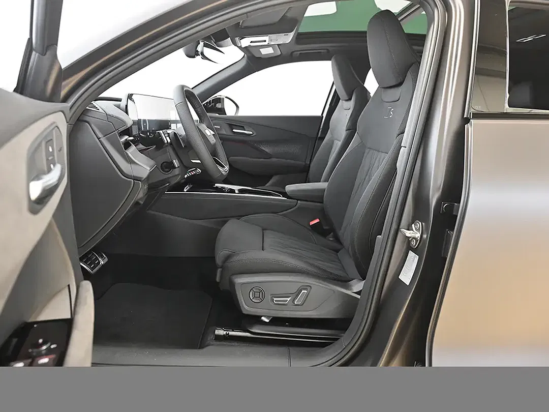 Audi Q3 - Thumbnail 10