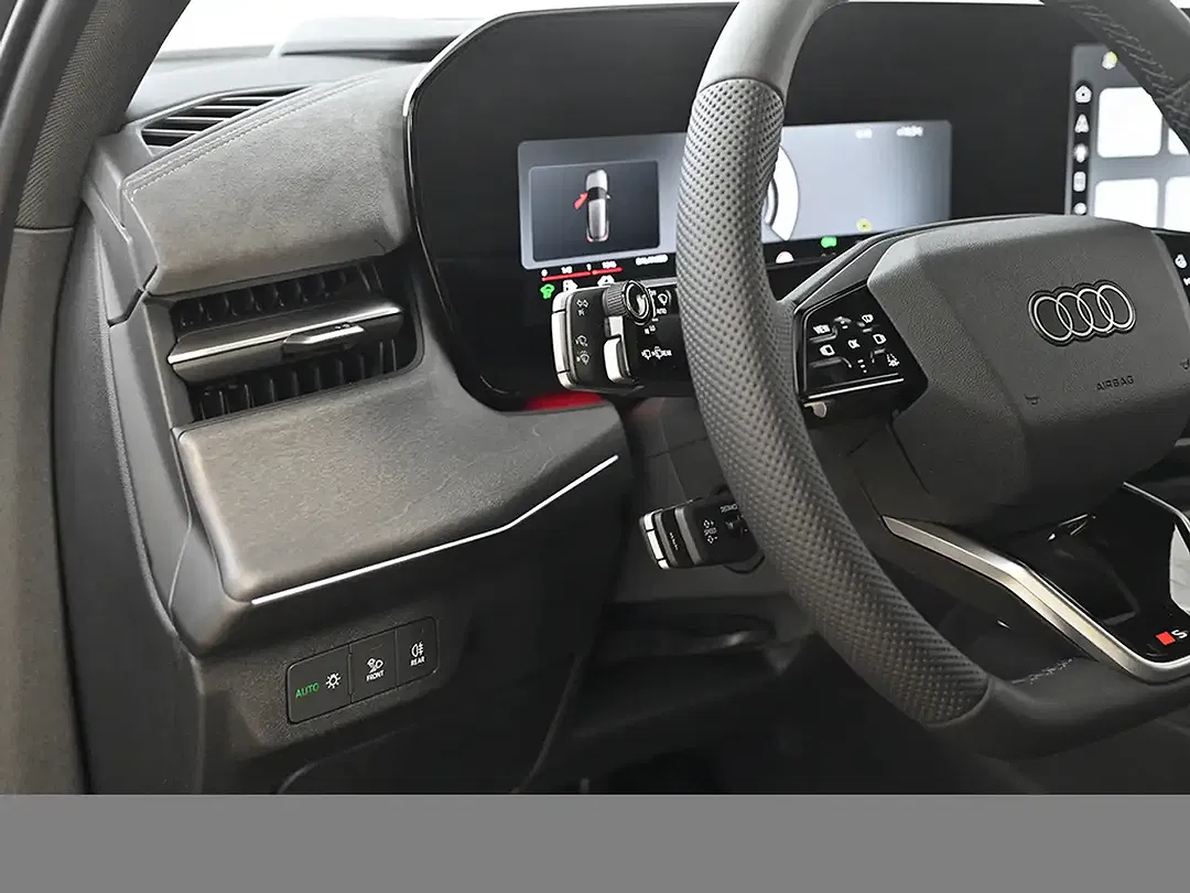 Audi Q3 - Thumbnail 11
