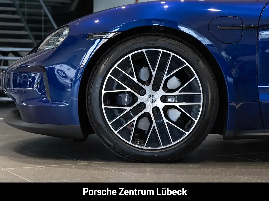 Porsche Taycan - Thumbnail 11