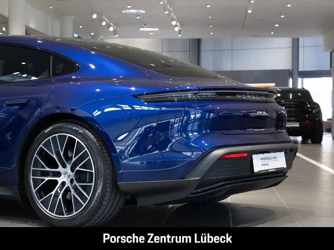Porsche Taycan - Thumbnail 12