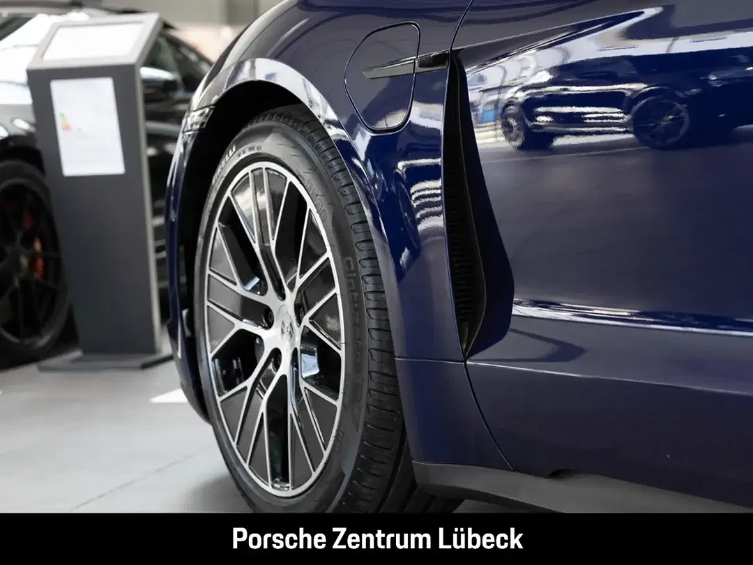 Porsche Taycan - Thumbnail 13