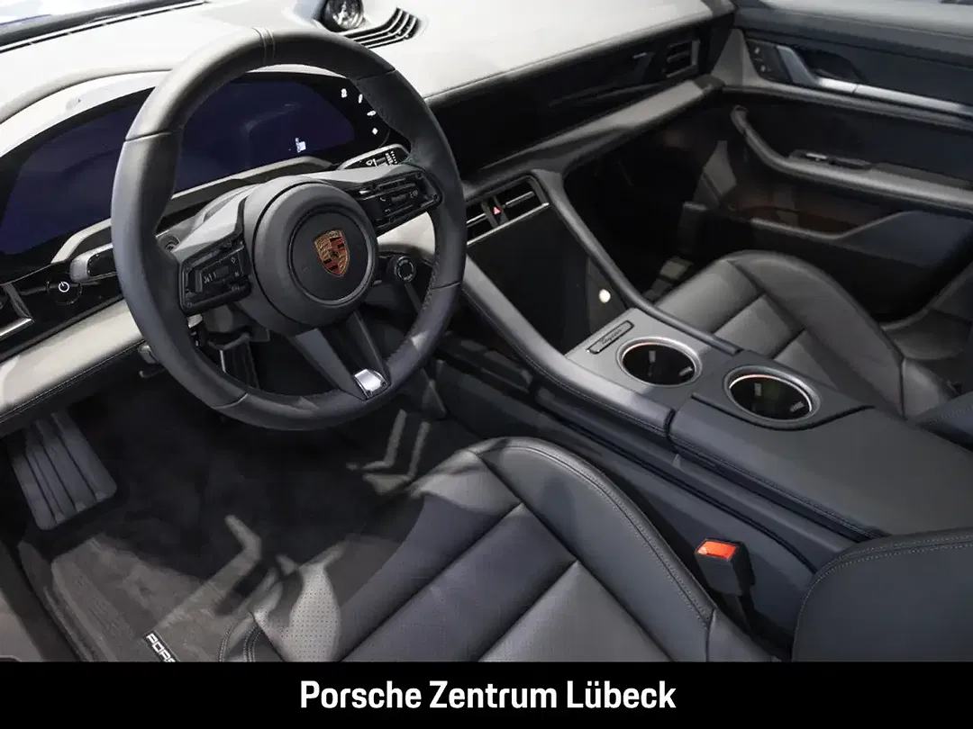 Porsche Taycan - Thumbnail 3