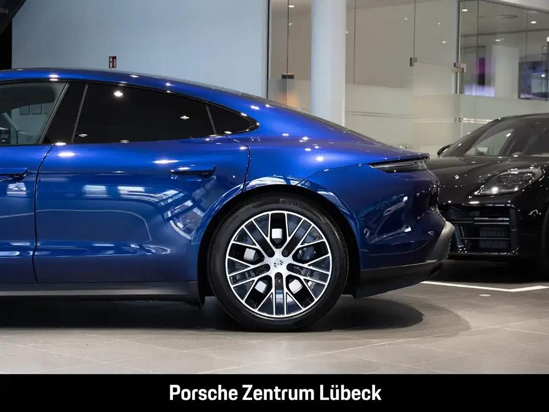 Porsche Taycan - Thumbnail 7