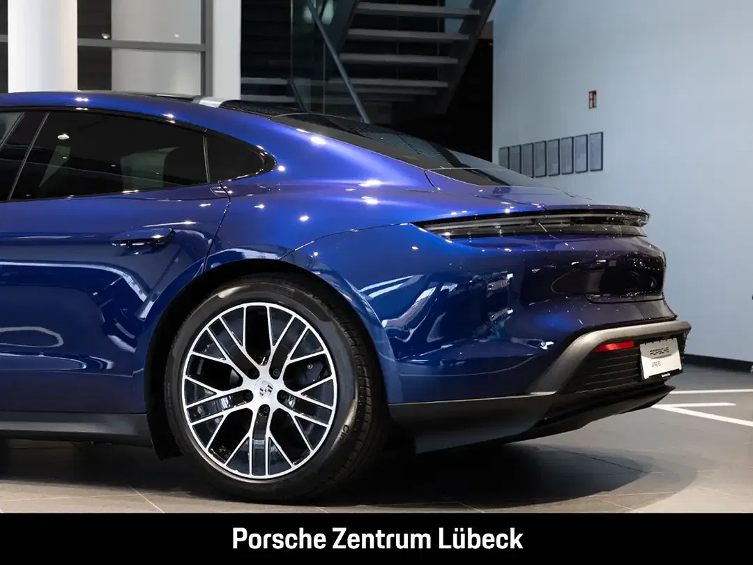 Porsche Taycan - Thumbnail 8