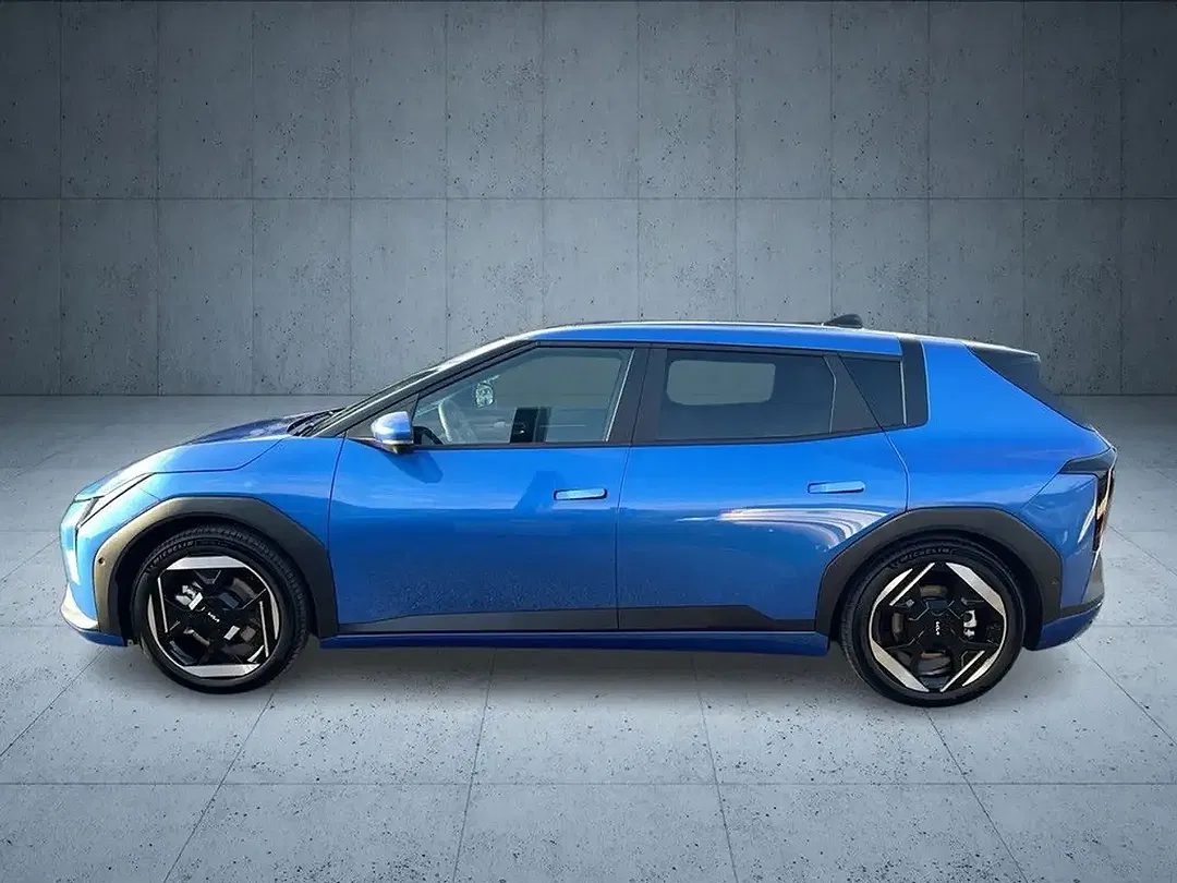 Kia EV4 - Thumbnail 3