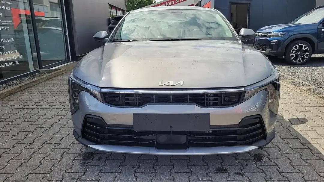 Kia K4 - Thumbnail 2
