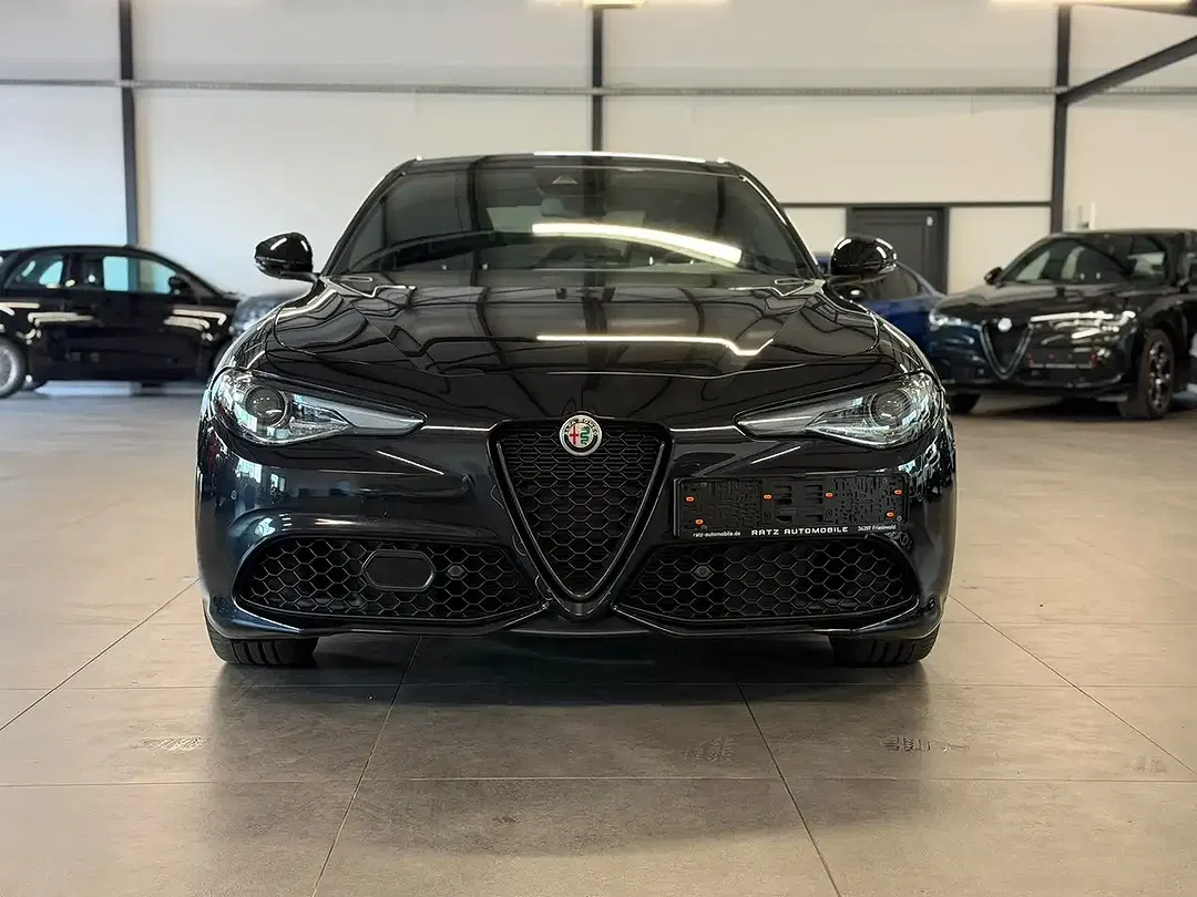 Alfa Romeo Giulia - Thumbnail 2
