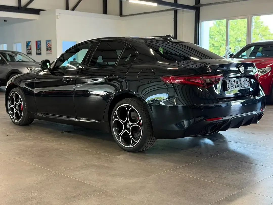 Alfa Romeo Giulia - Thumbnail 5