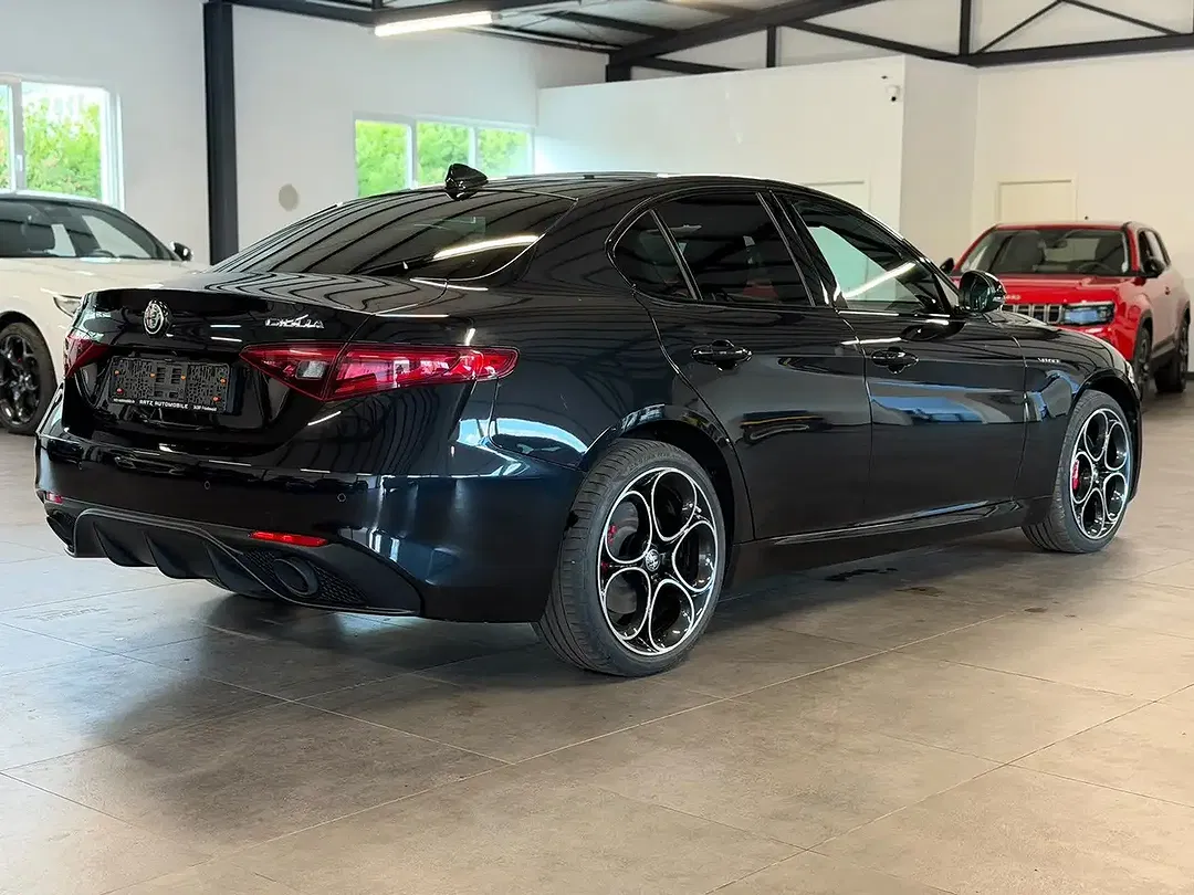 Alfa Romeo Giulia - Thumbnail 7