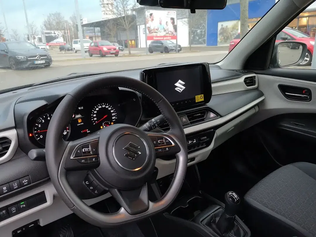 Suzuki Swift - Thumbnail 10