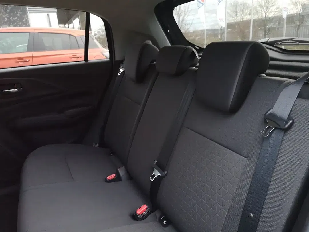 Suzuki Swift - Thumbnail 11