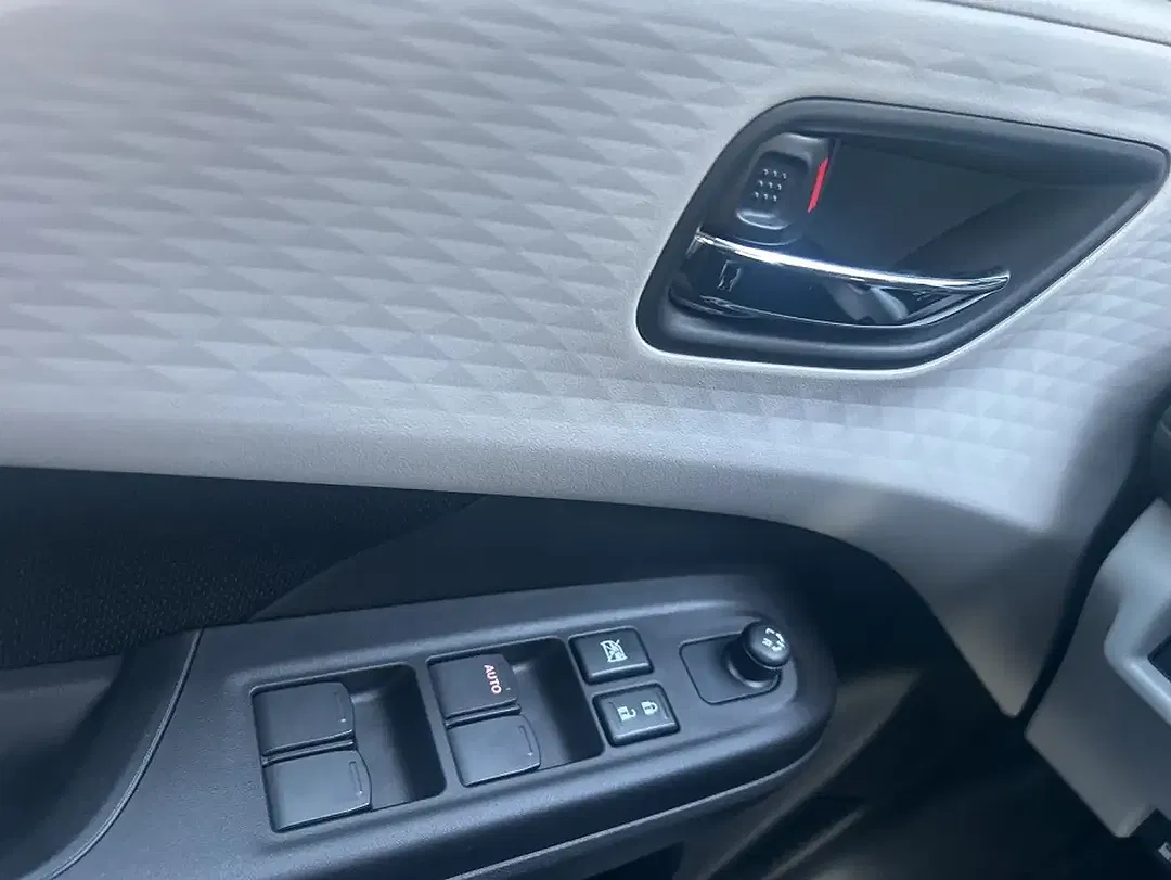 Suzuki Swift - Thumbnail 11