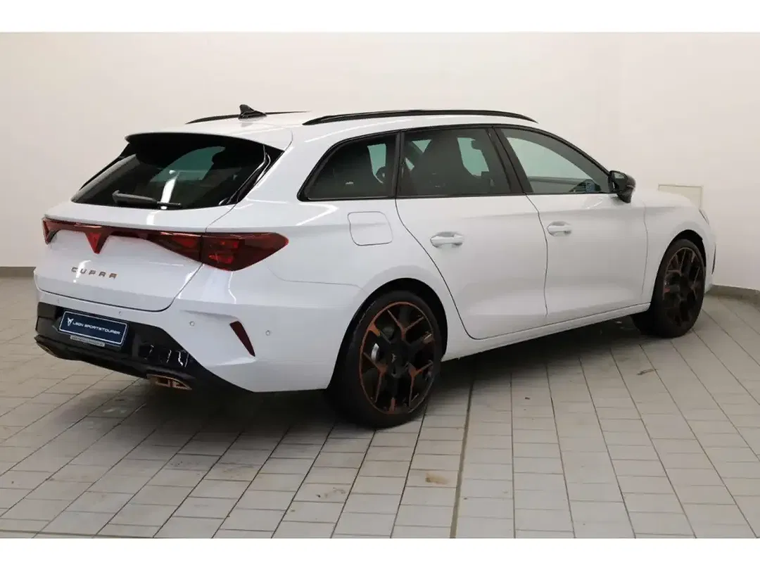 CUPRA Leon - Thumbnail 3