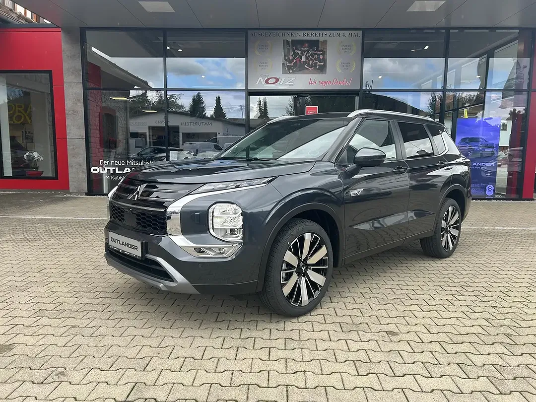 Mitsubishi Outlander - Thumbnail 1