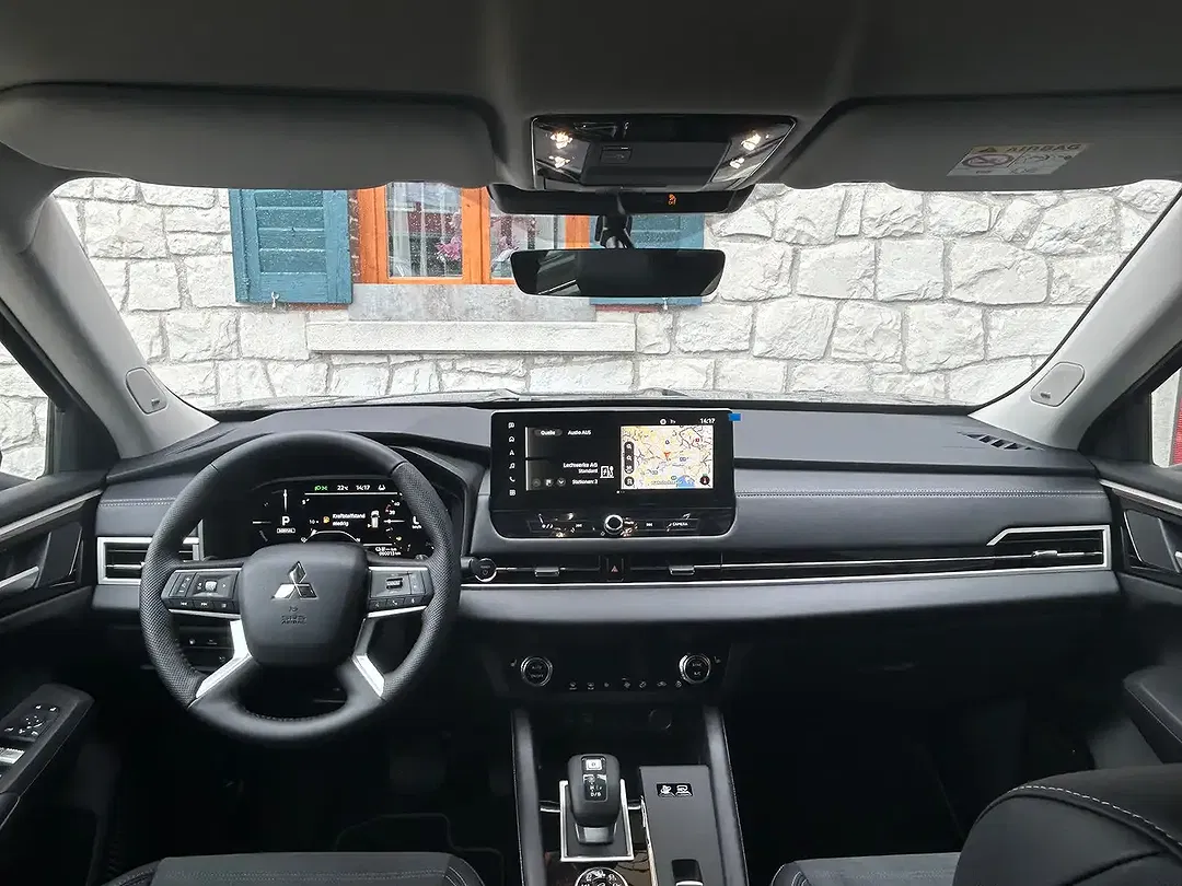 Mitsubishi Outlander - Thumbnail 11