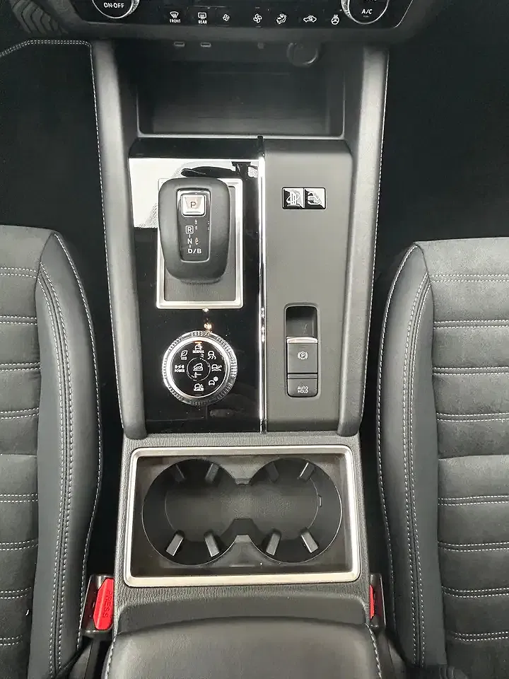 Mitsubishi Outlander - Thumbnail 14