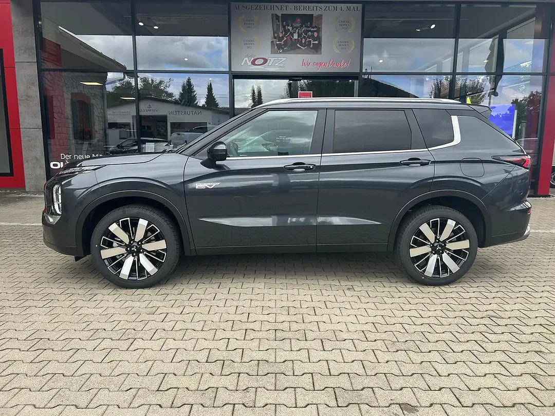 Mitsubishi Outlander - Thumbnail 3