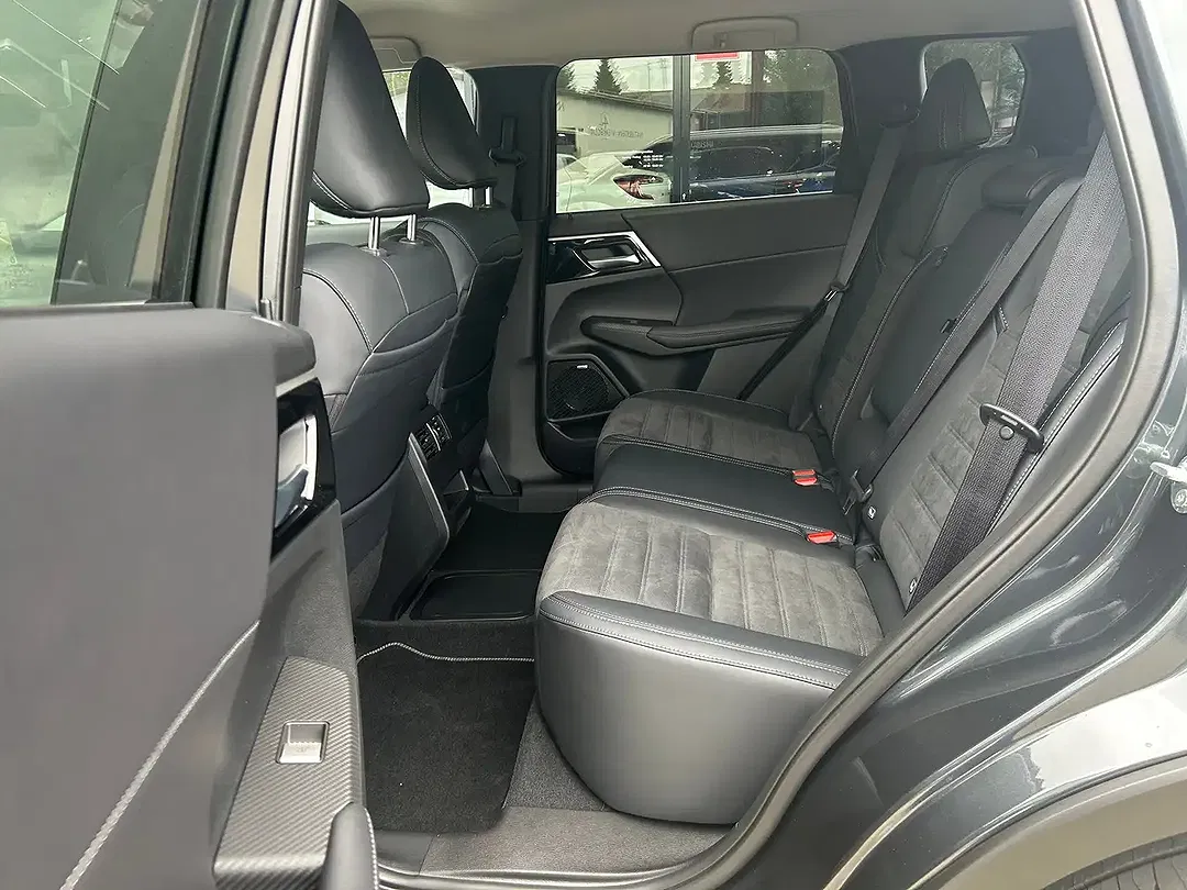 Mitsubishi Outlander - Thumbnail 5