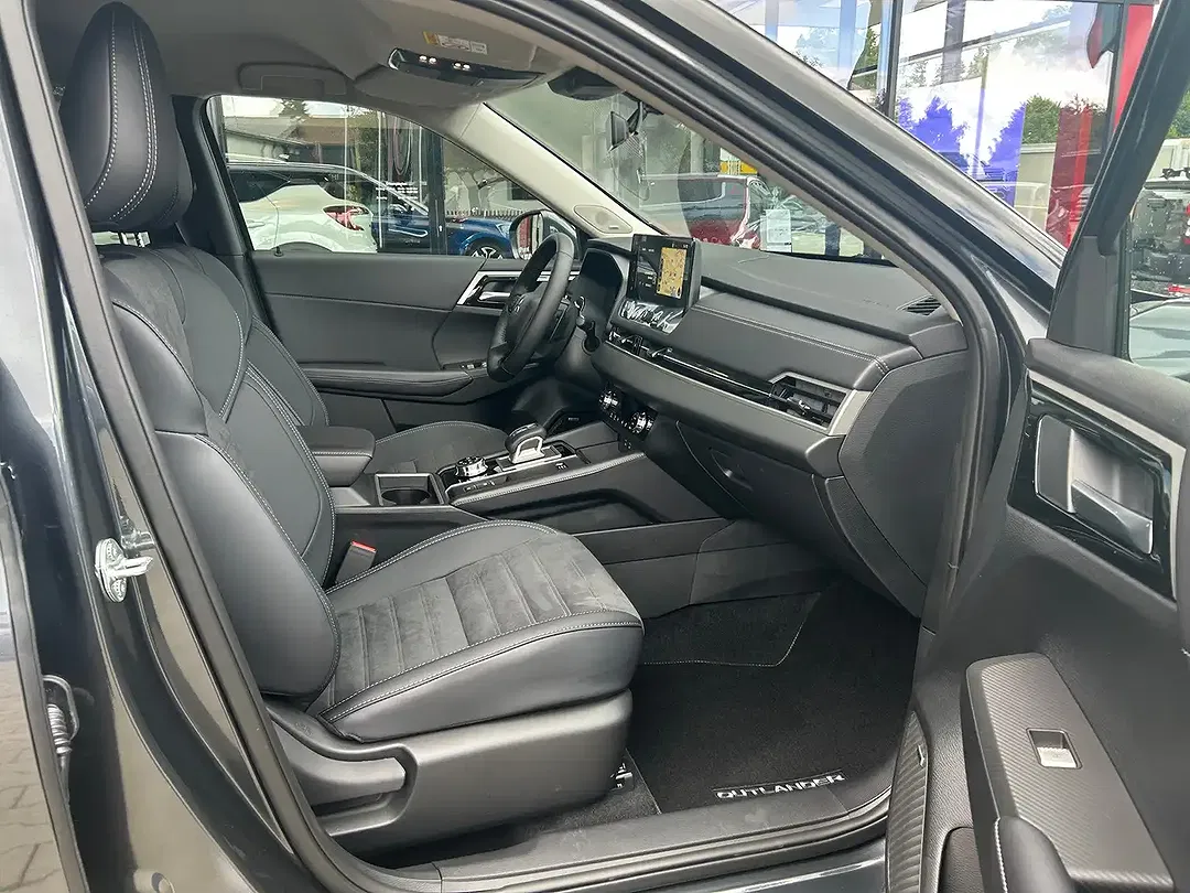 Mitsubishi Outlander - Thumbnail 6