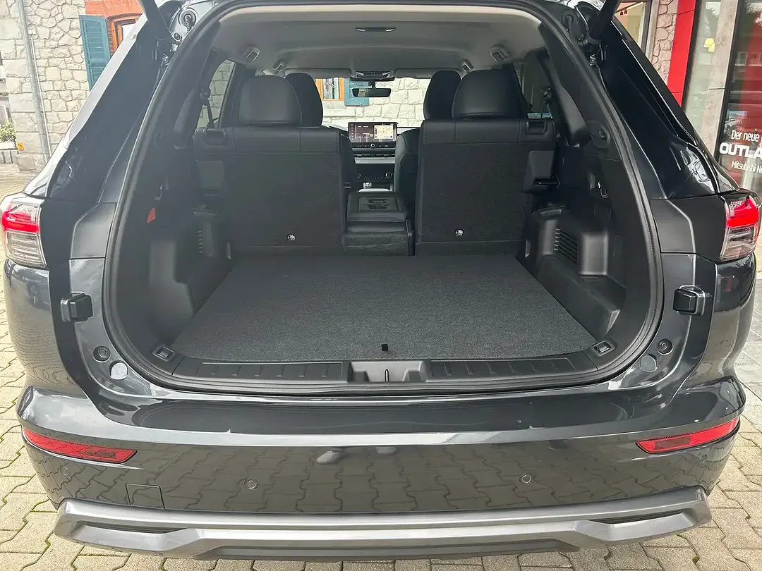 Mitsubishi Outlander - Thumbnail 9