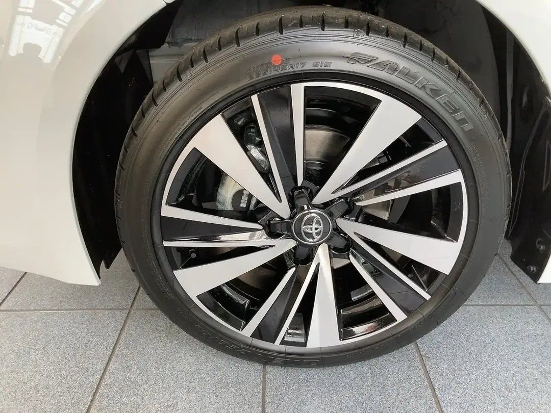 Toyota Corolla - Thumbnail 6