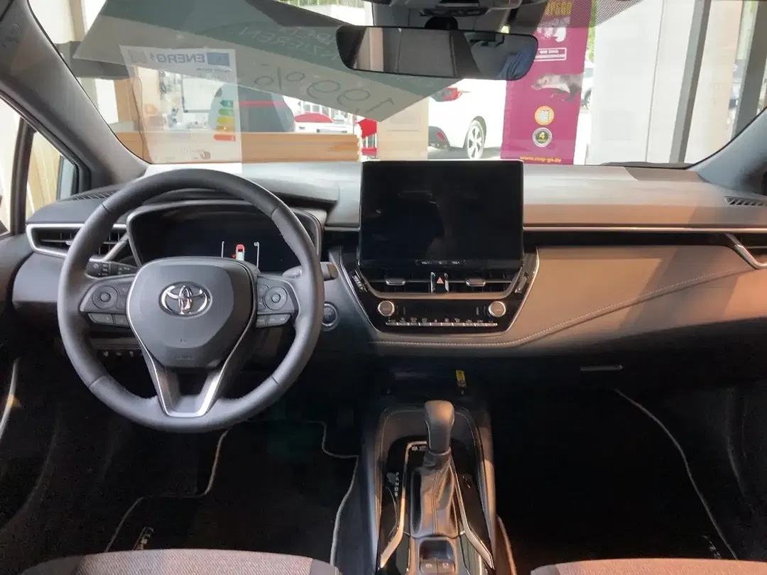 Toyota Corolla - Thumbnail 7