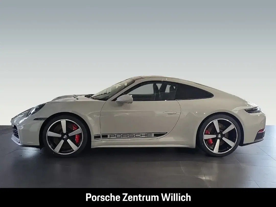Porsche 992 - Thumbnail 2