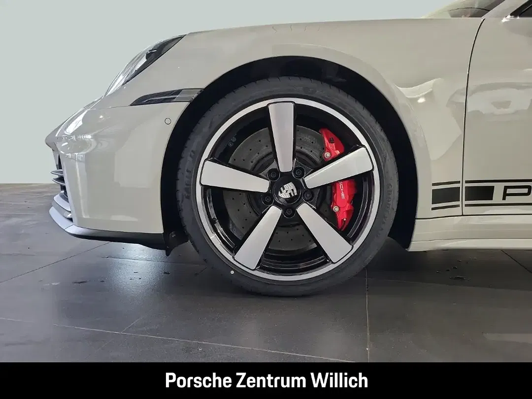 Porsche 992 - Thumbnail 6