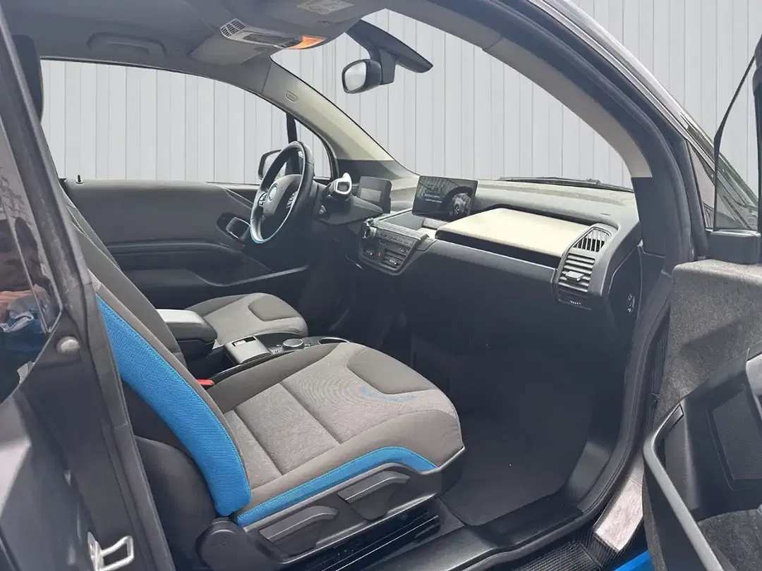 BMW i3 - Thumbnail 11