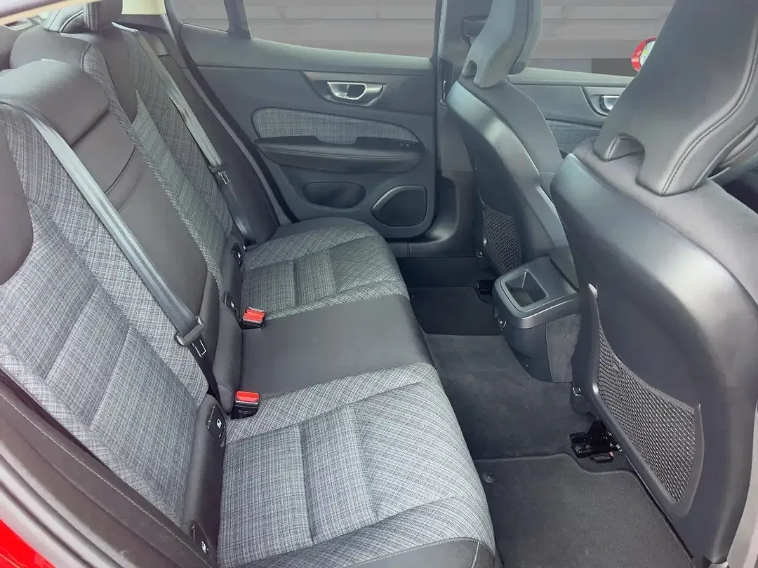 Volvo S60 - Thumbnail 5