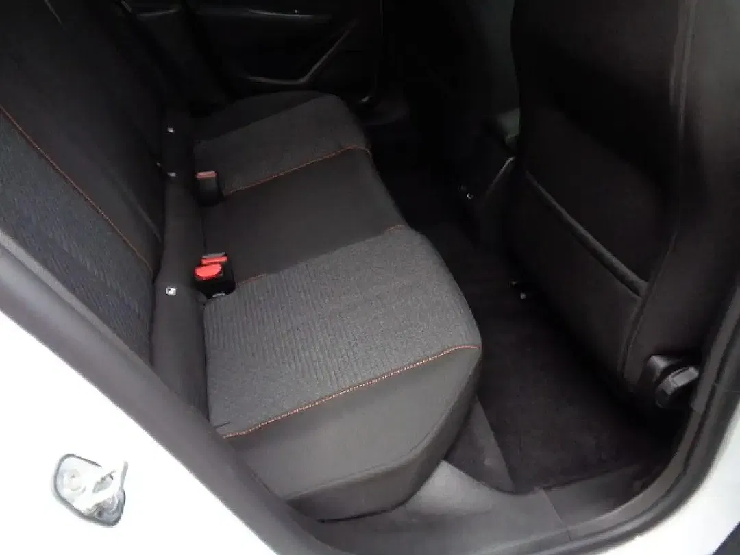 Peugeot 208 - Thumbnail 10