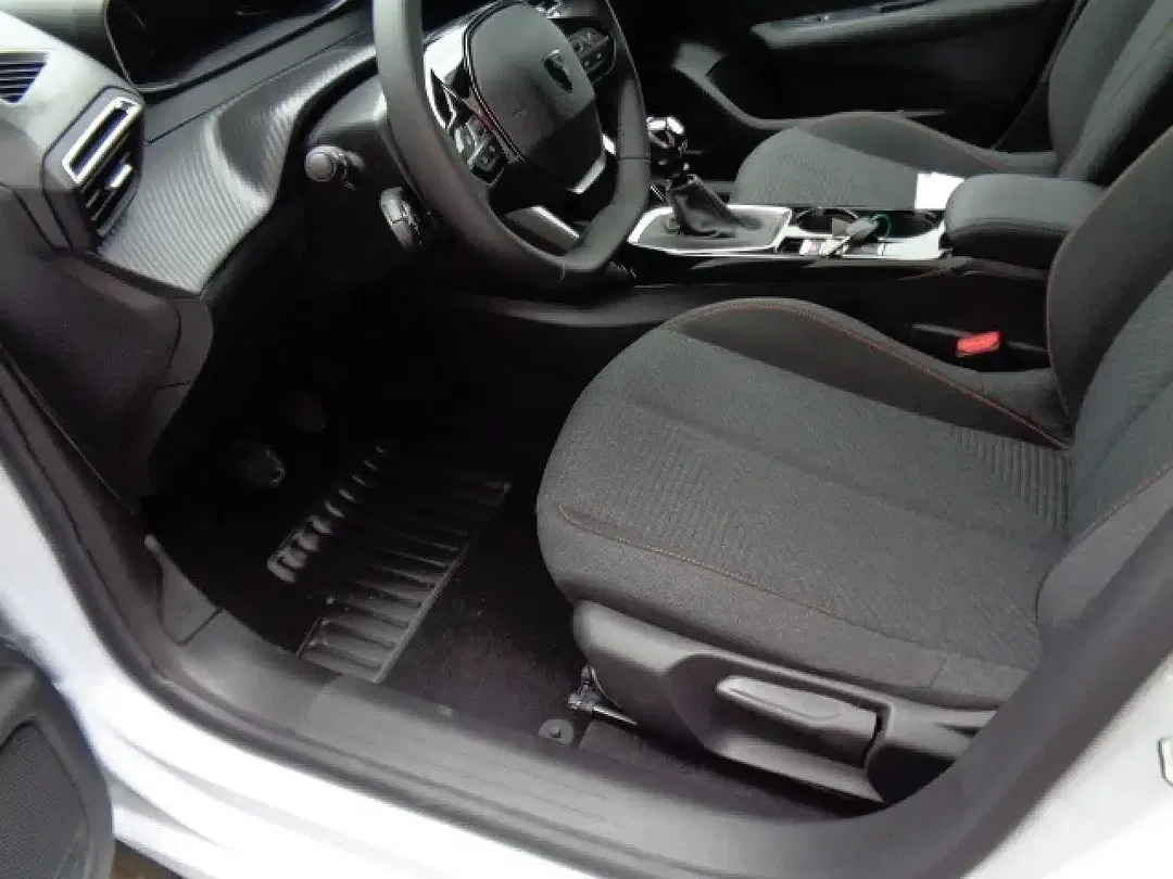 Peugeot 208 - Thumbnail 12