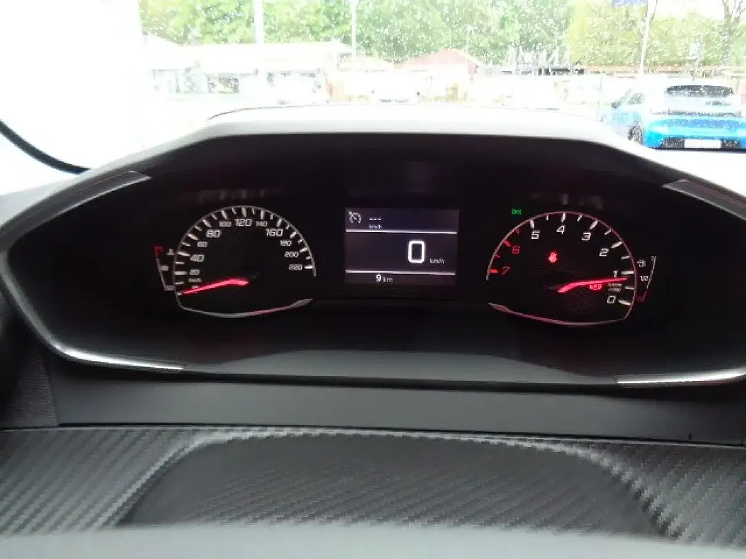 Peugeot 208 - Thumbnail 13