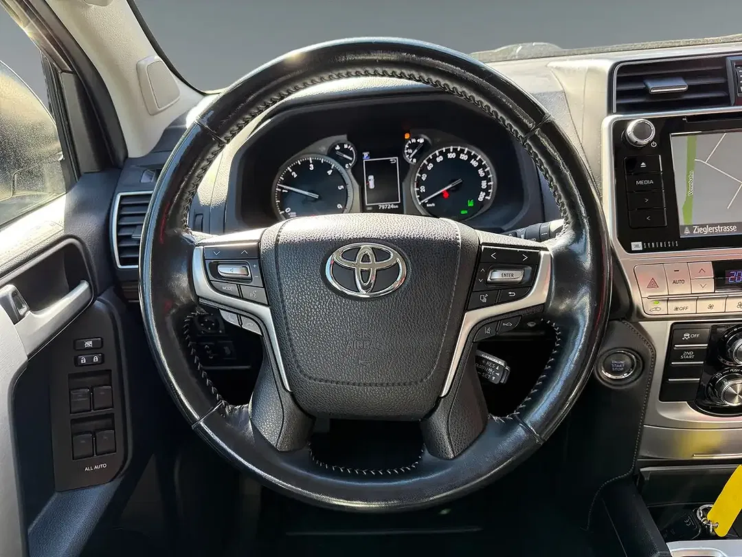Toyota Land Cruiser - Thumbnail 13