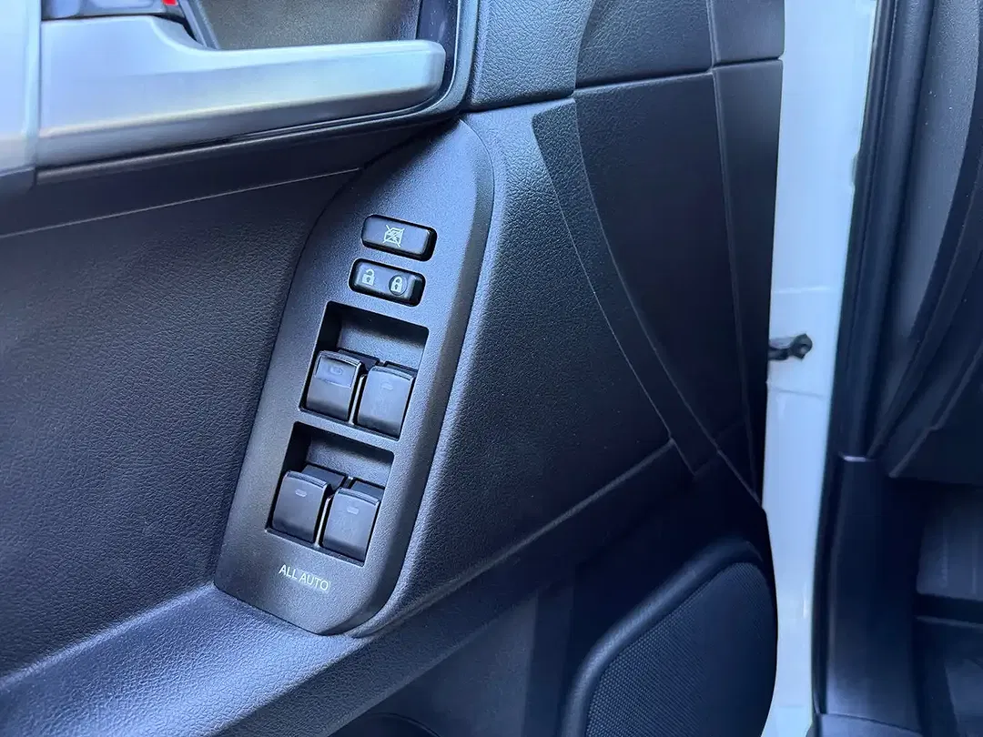 Toyota Land Cruiser - Thumbnail 19