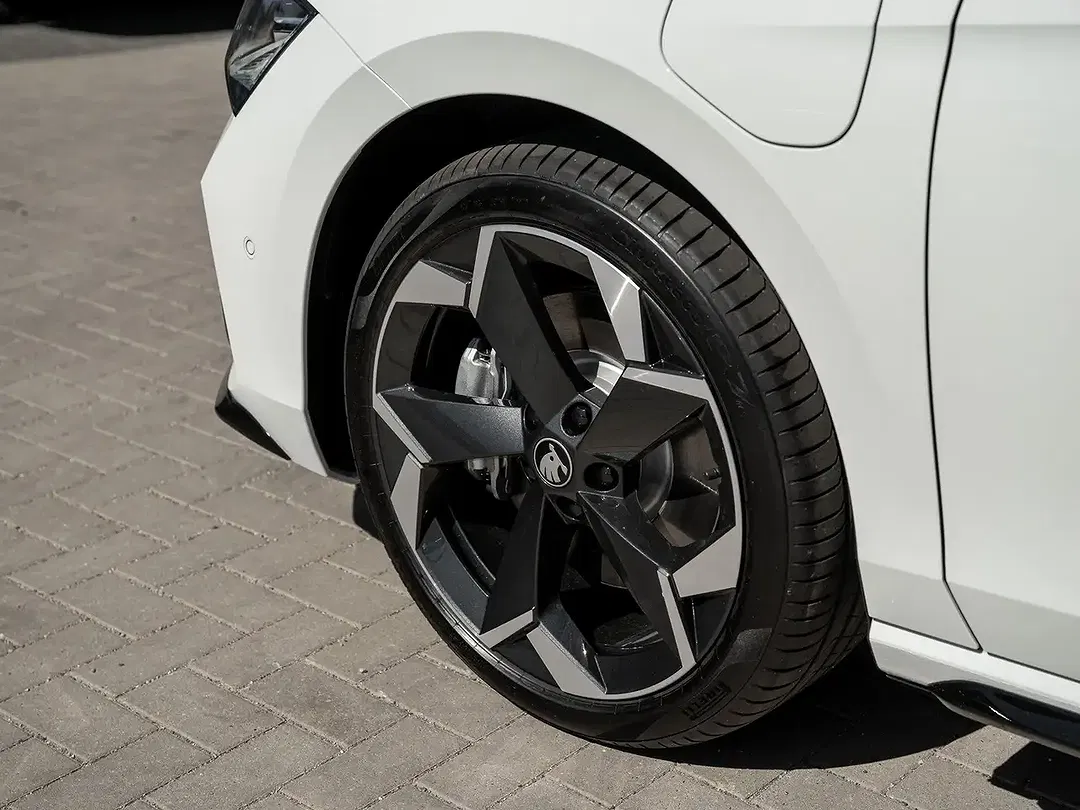 Skoda Superb - Thumbnail 5