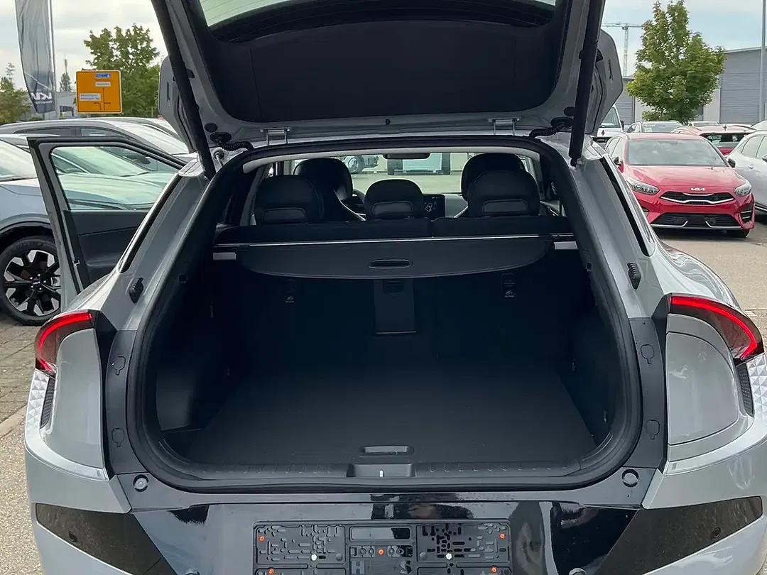 Kia EV6 - Thumbnail 9